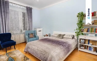 Кухиња; кухињски апарати, дрвени под, природно светло, модерни стил