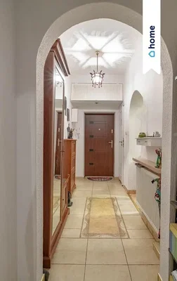 Кухиња; кухињски апарати, плочице, природно светло, модерни стил
