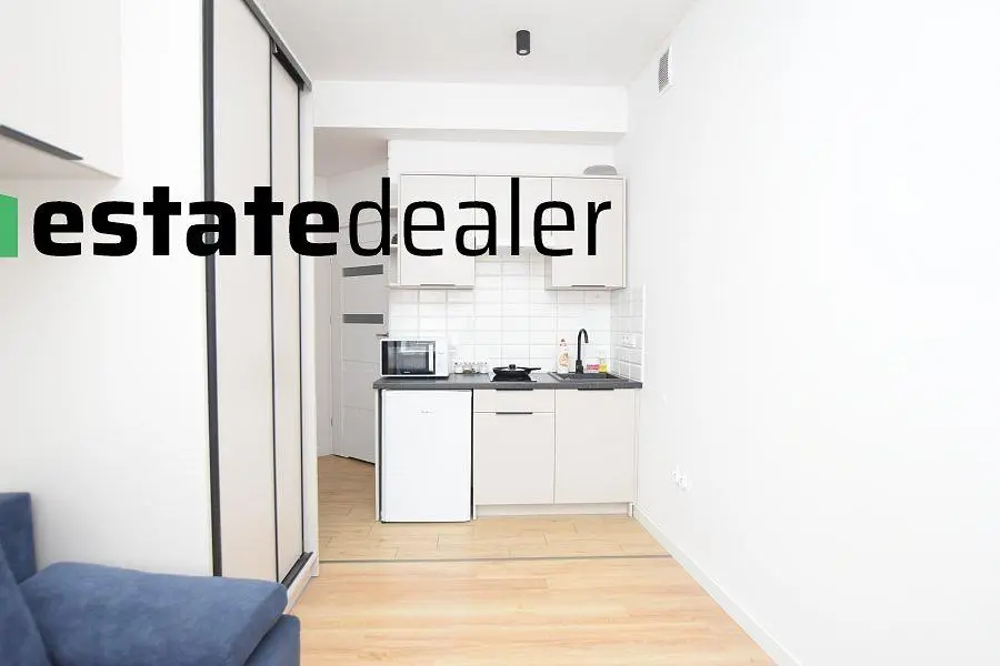 Küche; küchengeräte, holzboden, tageslicht, moderner stil