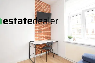 Küche; küchengeräte, holzboden, tageslicht, moderner stil