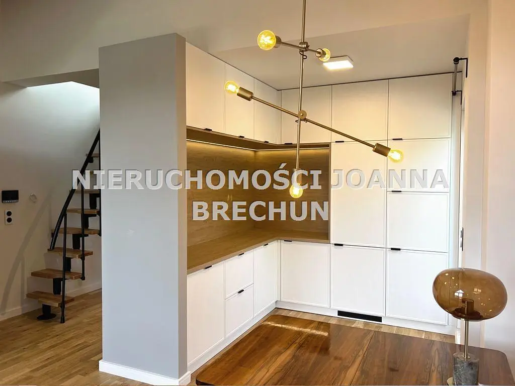 Küche; küchengeräte, holzboden, tageslicht, moderner stil