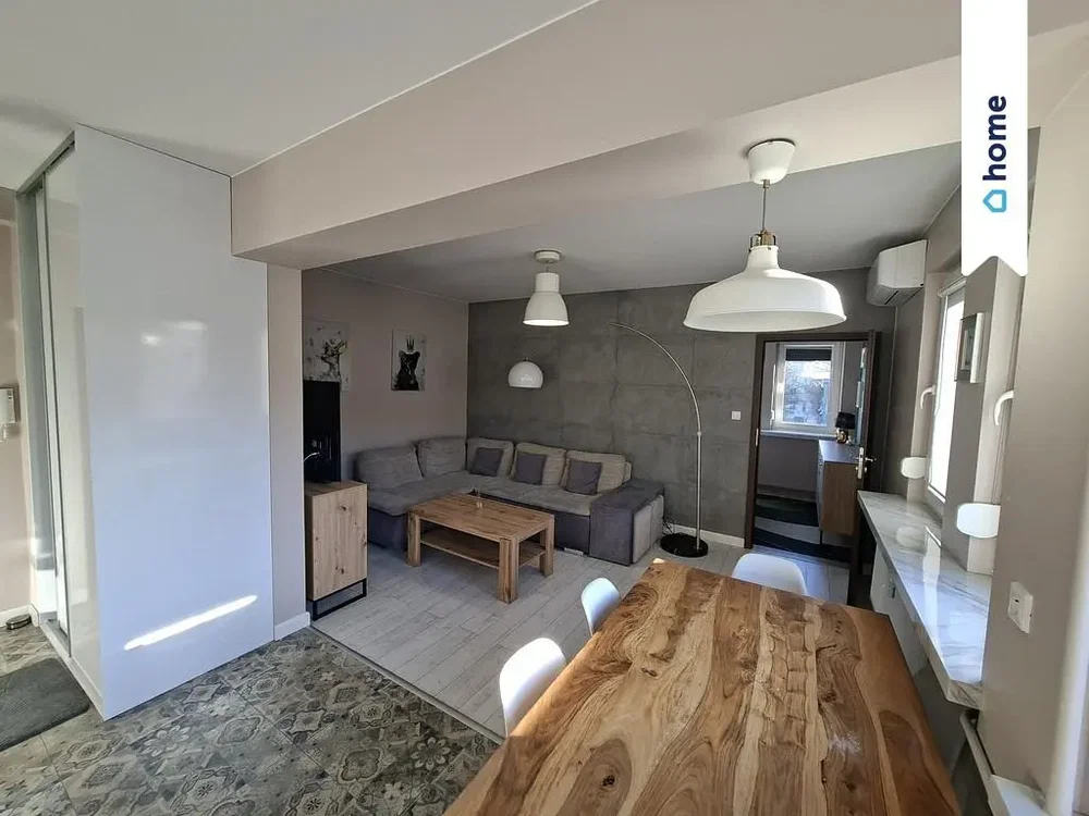 Cuisine; électroménager, parquet, lumière naturelle, style moderne