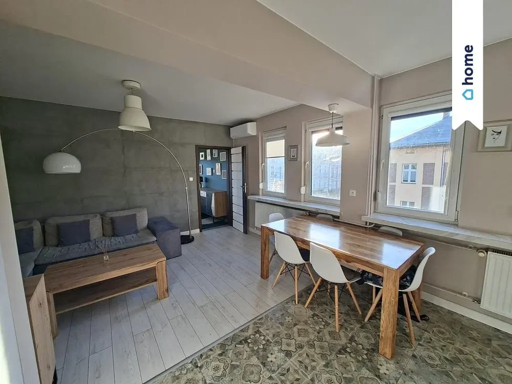 Cuisine; électroménager, parquet, lumière naturelle, style moderne