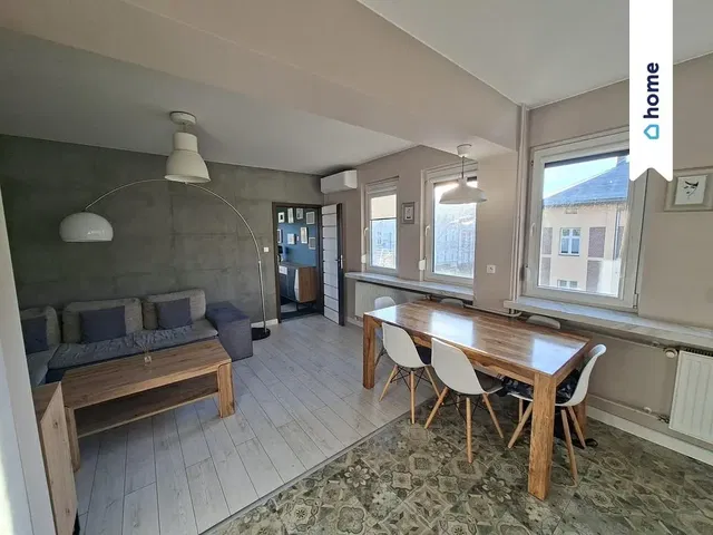 Küche; küchengeräte, holzboden, tageslicht, moderner stil