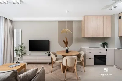 Cucina; elettrodomestici, pavimento in legno, luce naturale, stile moderno