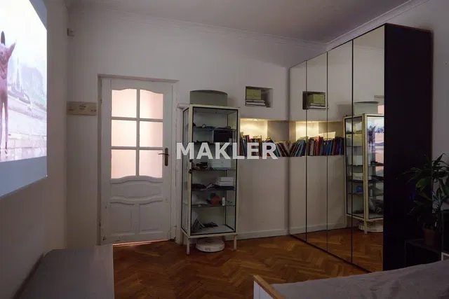 Küche; küchengeräte, holzboden, tageslicht, moderner stil