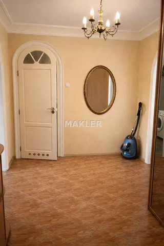 Küche; küchengeräte, holzboden, tageslicht, moderner stil