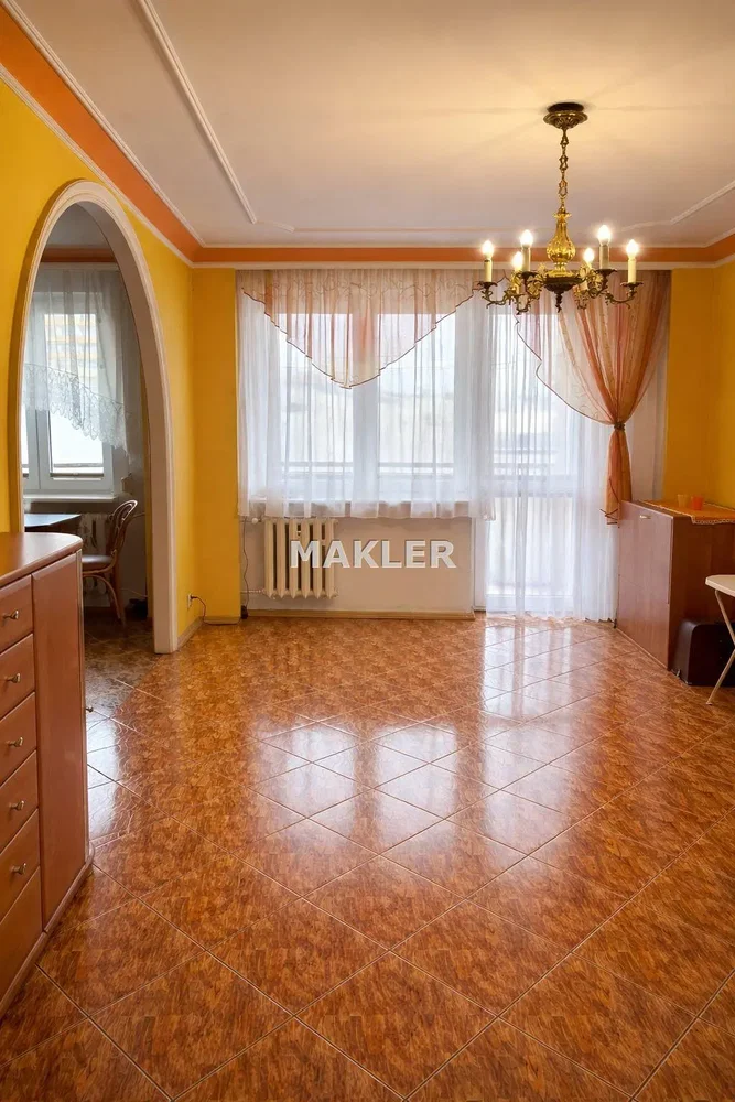 Küche; küchengeräte, holzboden, tageslicht, moderner stil