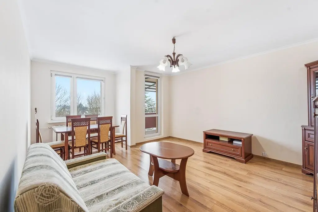Küche; küchengeräte, holzboden, tageslicht, moderner stil