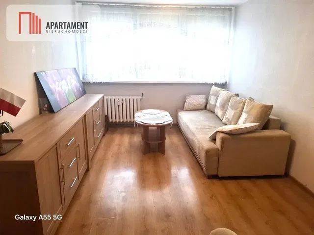 Küche; küchengeräte, holzboden, tageslicht, moderner stil