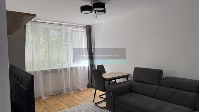 Кухиња; кухињски апарати, плочице, природно светло, модерни стил