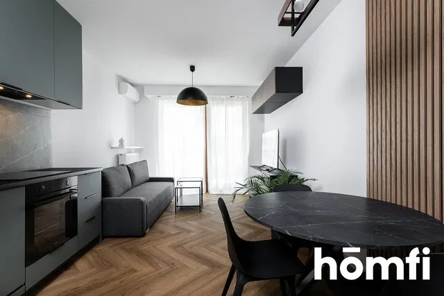 Spavaća soba; drveni pod, prirodna svjetlost, moderan stil