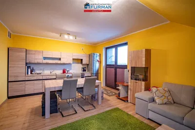 Küche; küchengeräte, holzboden, tageslicht, moderner stil