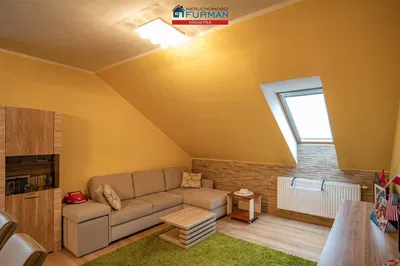 Küche; küchengeräte, holzboden, tageslicht, moderner stil