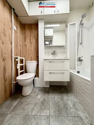 Кухиња; кухињски апарати, дрвени под, природно светло, модерни стил