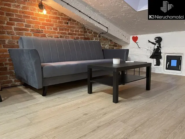 Küche; küchengeräte, holzboden, tageslicht, moderner stil