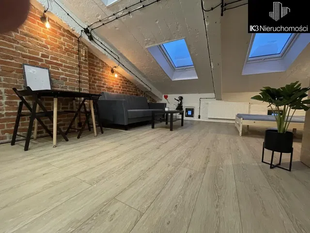 Küche; küchengeräte, holzboden, tageslicht, moderner stil