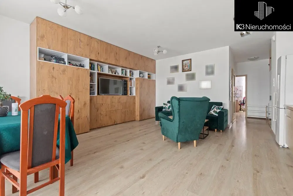 Küche; küchengeräte, holzboden, tageslicht, moderner stil