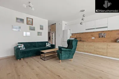 Küche; küchengeräte, holzboden, tageslicht, moderner stil