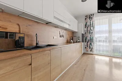 Küche; küchengeräte, holzboden, tageslicht, moderner stil