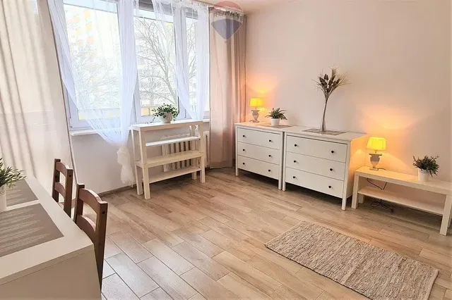 Küche; küchengeräte, holzboden, tageslicht, moderner stil