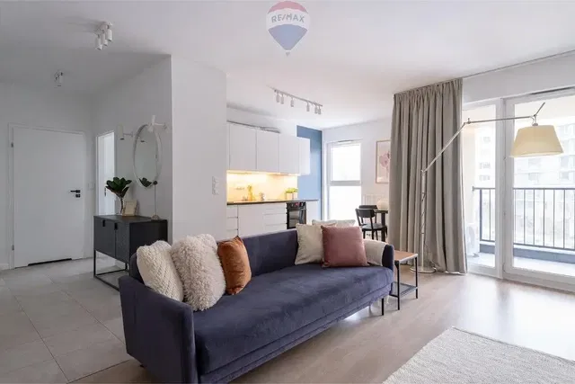 Küche; küchengeräte, holzboden, tageslicht, moderner stil