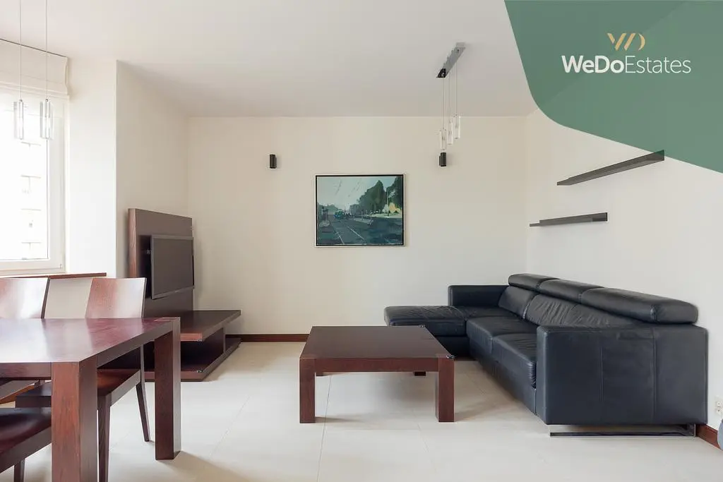 Küche; küchengeräte, holzboden, tageslicht, moderner stil