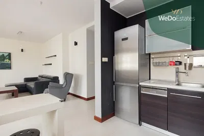 Küche; küchengeräte, holzboden, tageslicht, moderner stil