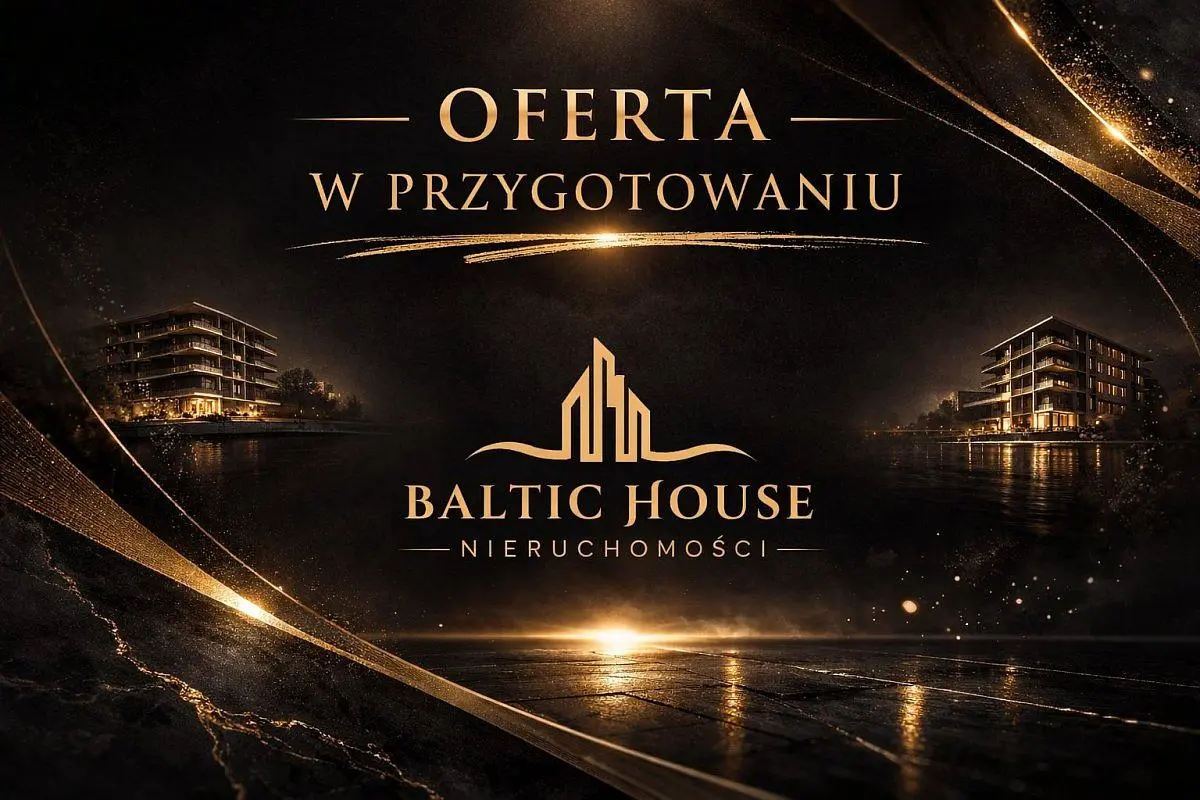 Kuhinja; kućanski aparati, drveni pod, prirodna svjetlost, moderan stil