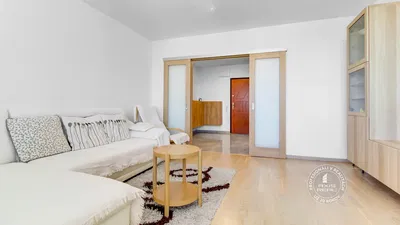 Cuisine; électroménager, carrelage, lumière naturelle, style moderne