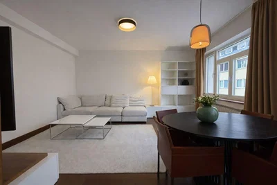 Cuisine; électroménager, parquet, lumière naturelle, style moderne