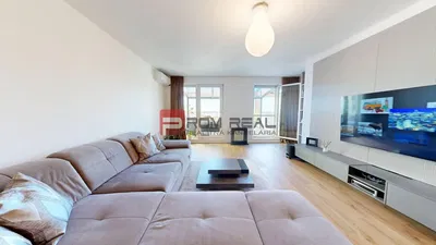 Kuchyňa; kuchynské spotrebiče, dlažba, prirodzené svetlo, moderný štýl