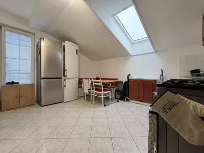 Küche; küchengeräte, holzboden, tageslicht, moderner stil