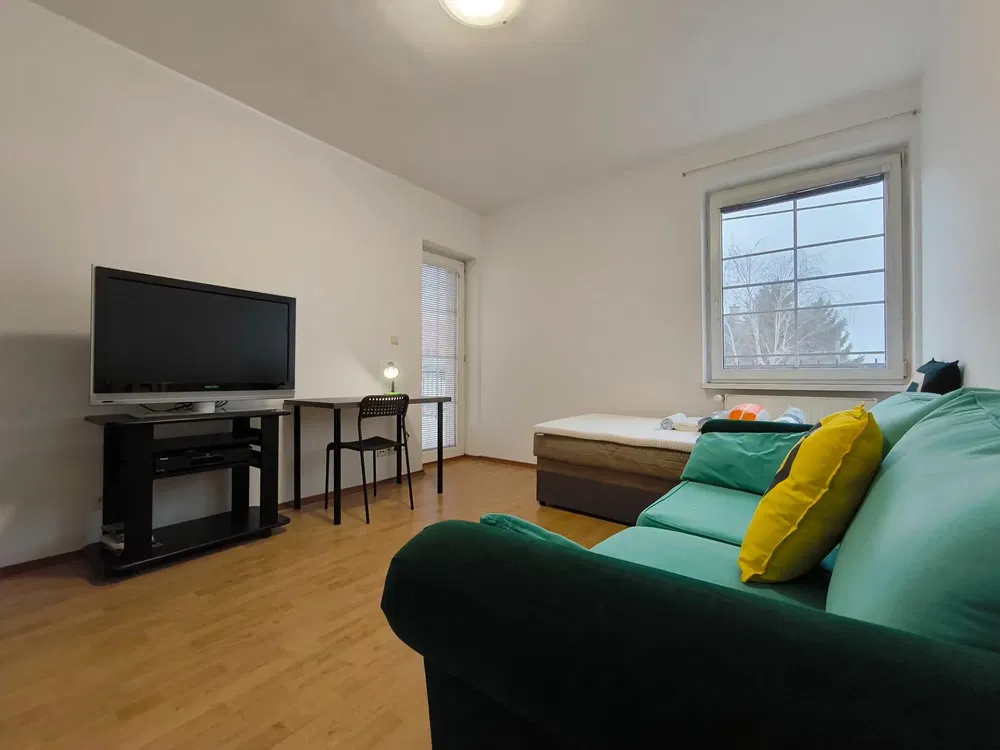 Küche; küchengeräte, holzboden, tageslicht, moderner stil