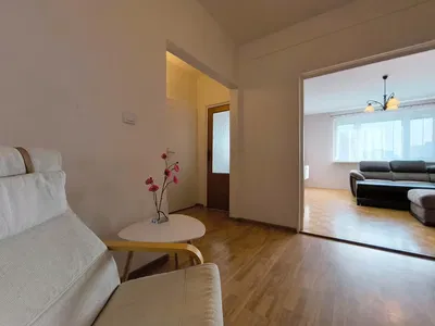 Cuisine; électroménager, parquet, lumière naturelle, style moderne