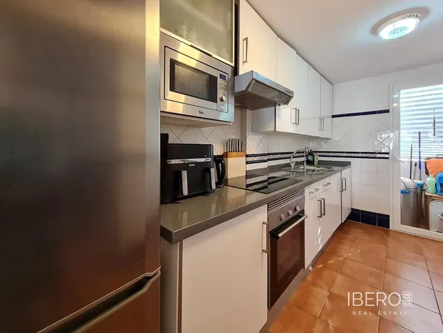 Living room; wood floor, natural light, modern style