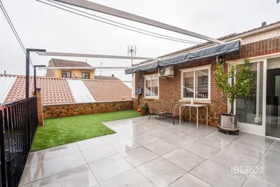 Küche; küchengeräte, holzboden, tageslicht, moderner stil