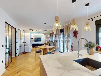 Cuisine; électroménager, parquet, lumière naturelle, style moderne