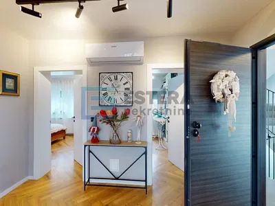 Cuisine; électroménager, parquet, lumière naturelle, style moderne