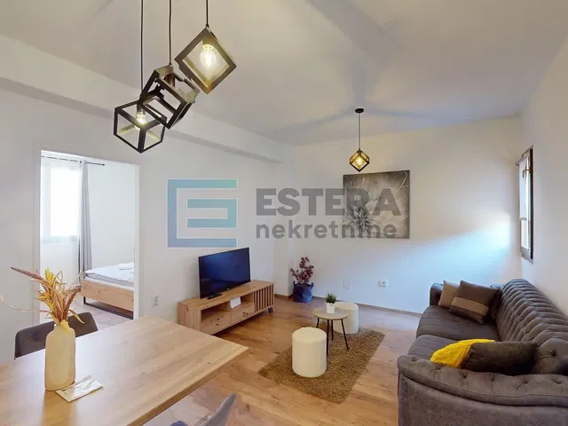 Cuisine; électroménager, parquet, lumière naturelle, style moderne