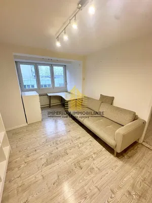 Cuisine; électroménager, parquet, lumière naturelle, style moderne