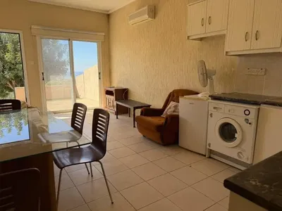 Cuisine; électroménager, parquet, lumière naturelle, style moderne