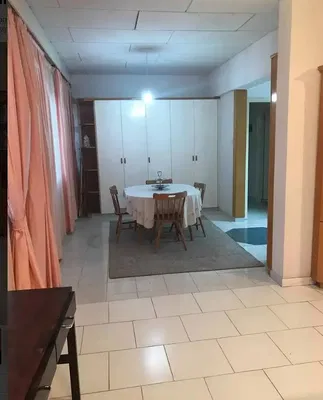 Cuisine; électroménager, parquet, lumière naturelle, style moderne