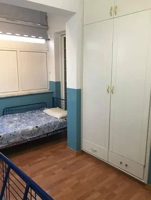 Cuisine; électroménager, parquet, lumière naturelle, style moderne