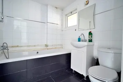 Cuisine; électroménager, parquet, lumière naturelle, style moderne