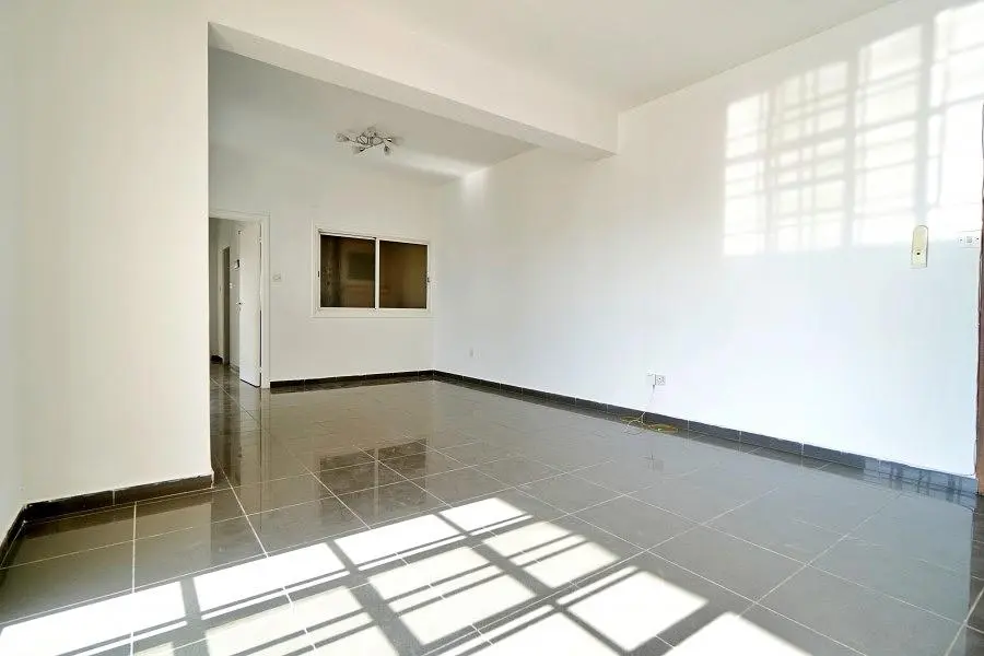 Cuisine; électroménager, parquet, lumière naturelle, style moderne