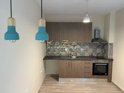 Kuchyně; kuchyňské spotřebiče, dlažba, přirozené světlo, moderní styl