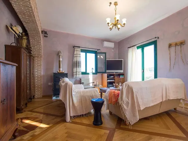 Cuisine; électroménager, parquet, lumière naturelle, style moderne