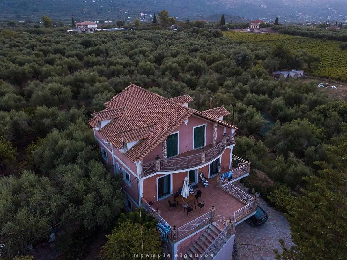 Cuisine; électroménager, parquet, lumière naturelle, style moderne