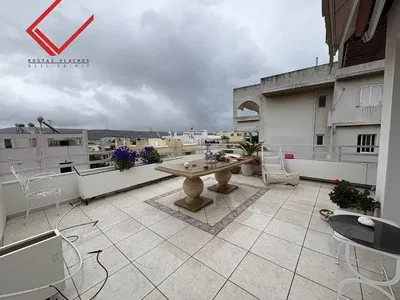 Cuisine; électroménager, parquet, lumière naturelle, style moderne